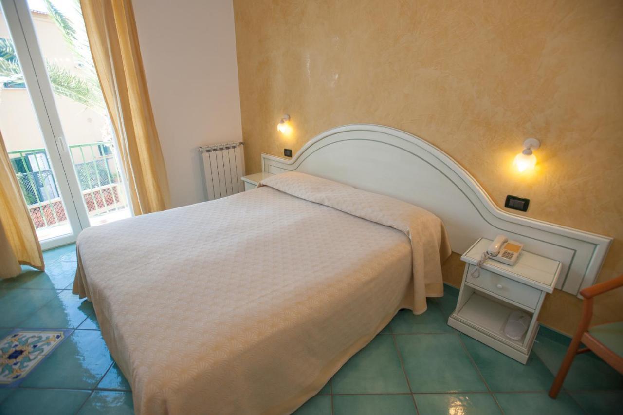 Hotel Villa Sirena - Thermae & Spa Ischia Kültér fotó