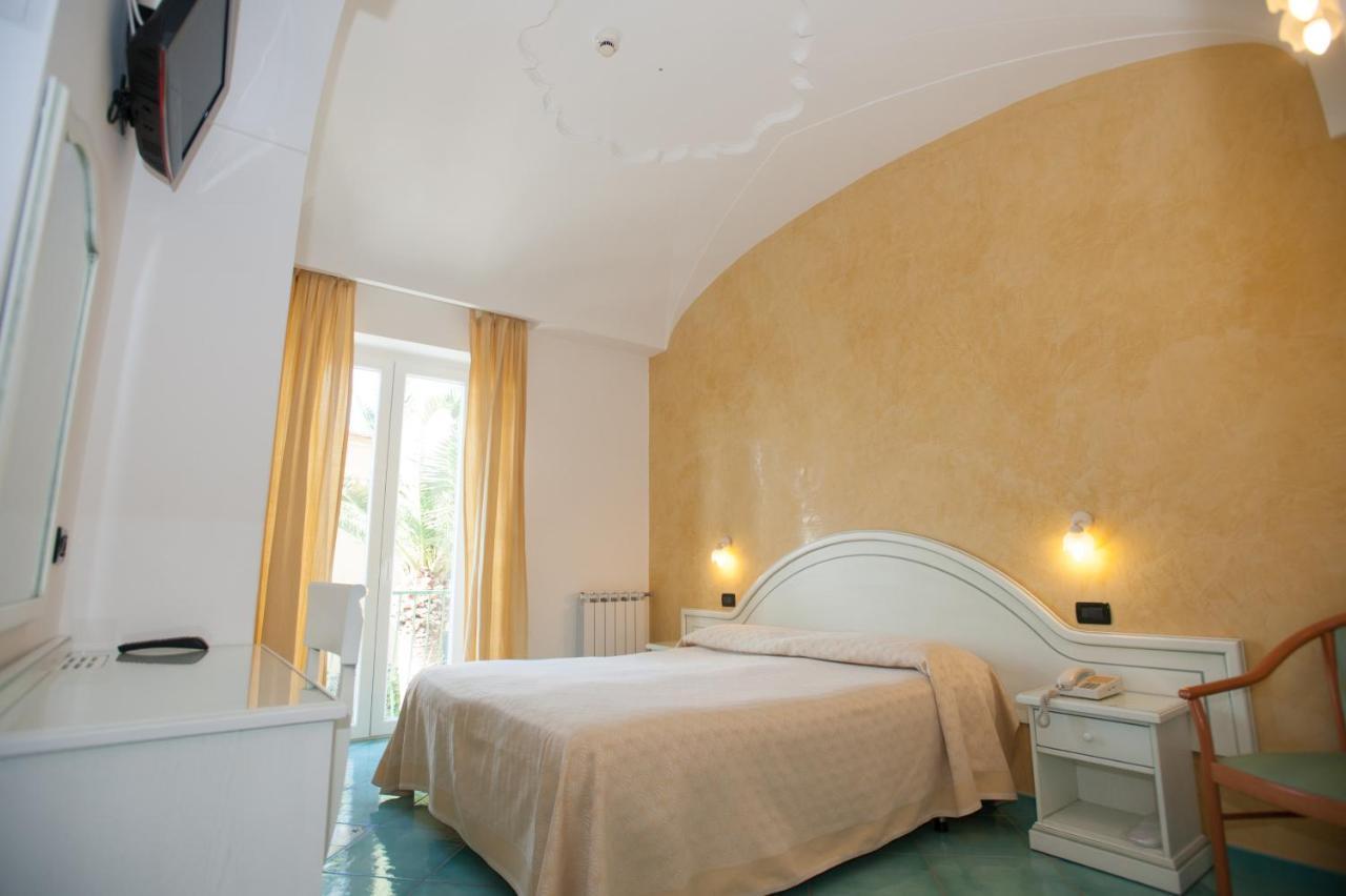 Hotel Villa Sirena - Thermae & Spa Ischia Kültér fotó